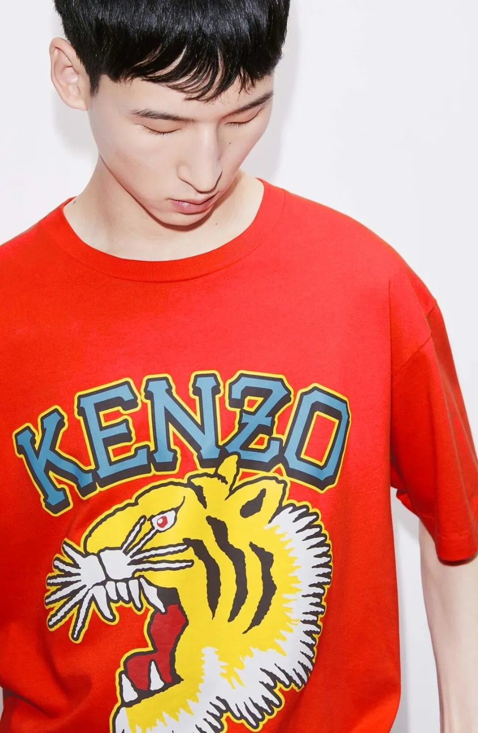 'KENZO Team Jungle Tiger Oversized T-Shirt VARSITY JUNGLE' TIGER OVERSIZE T-SHIRT Color: Black Red White Brown Size: M L XL XXL Three Standards Style Number: K 48